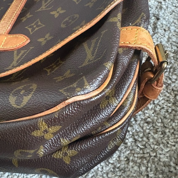 AUTHENTIC Louis Vuitton Saumur - Picture 3 of 16